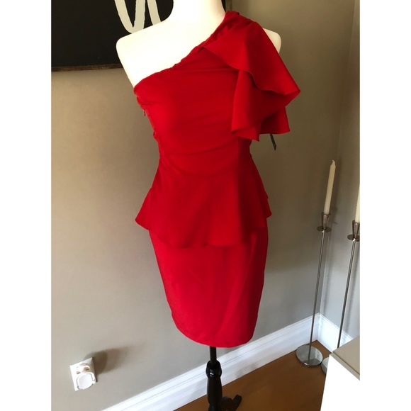 Elegant one shoulder red dress - Picture 2 of 10